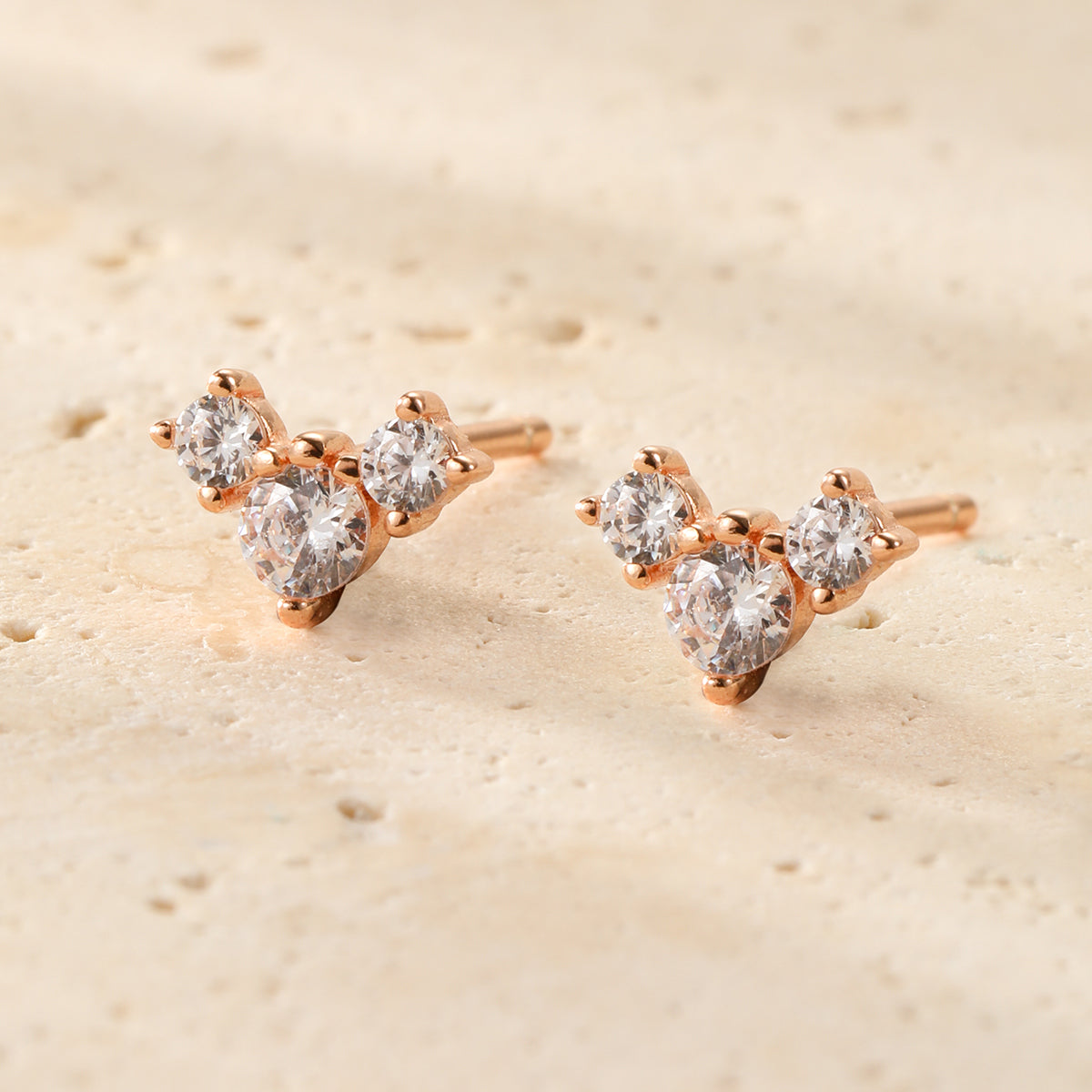 Boucles d’Oreilles Clous Trio de Fleurs Petite Sterling Argent